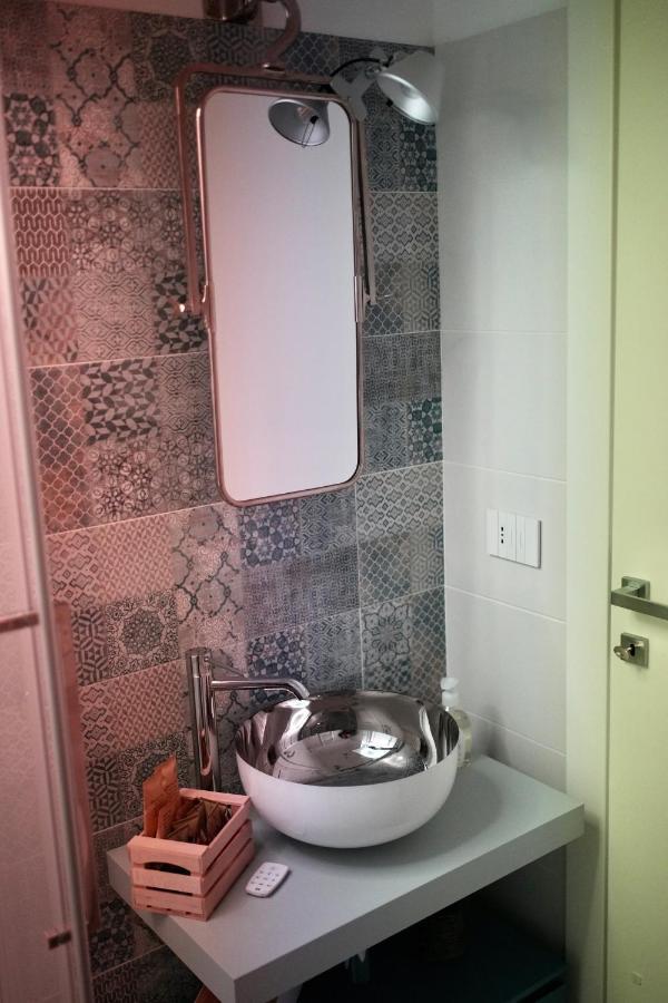 Bed Art Relaxing Suite - Appartamento Con Sauna Love Suite Gallery サン・ベネデット・デル・トロント エクステリア 写真