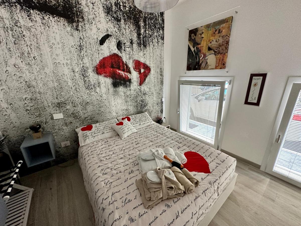 Bed Art Relaxing Suite - Appartamento Con Sauna Love Suite Gallery サン・ベネデット・デル・トロント エクステリア 写真